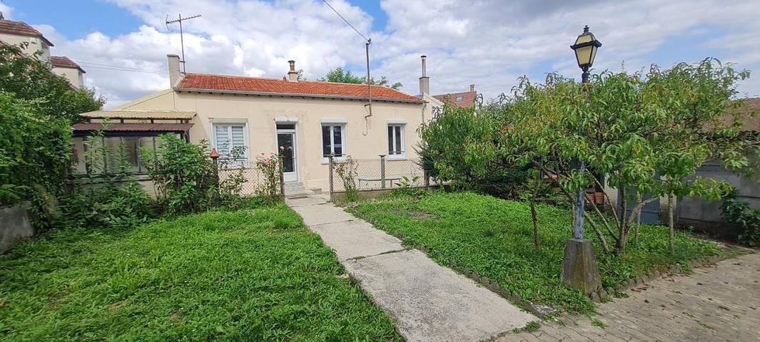 Location de vacances pour 7 personnes, avec jardin et balcon à Villenoy