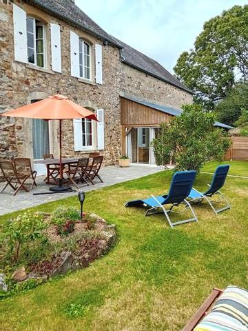 Gîte pour 8 personnes, avec jardin dans Saint Sauveur De Pierrepont