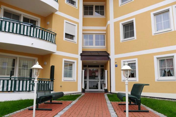 Ferienwohnung für 2 Personen, mit Balkon und Terrasse sowie Garten und Ausblick