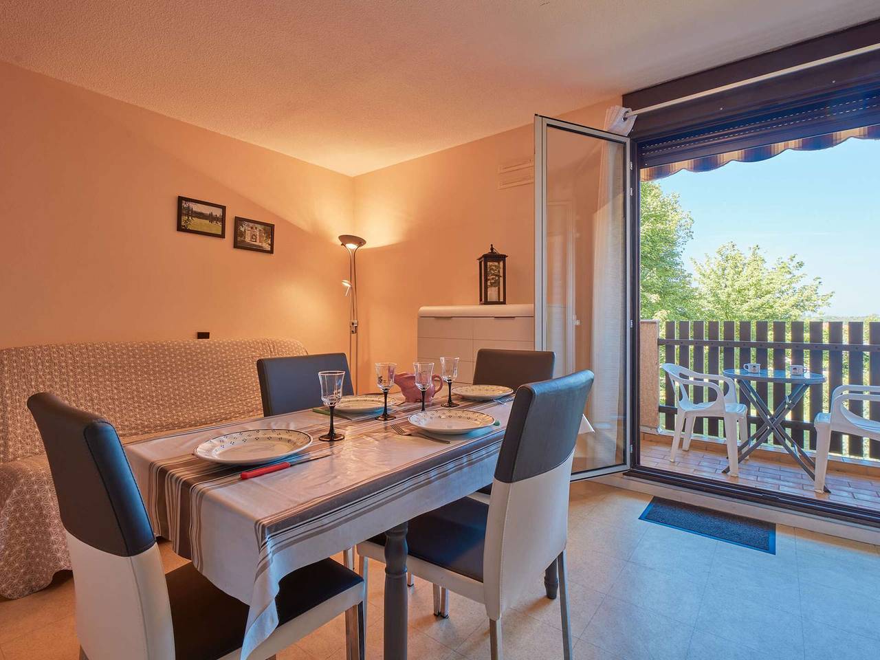 Ganze Wohnung, Helles T3 für 5 Pers mit Wlan nahe Uby-See in Cazaubon, Gers