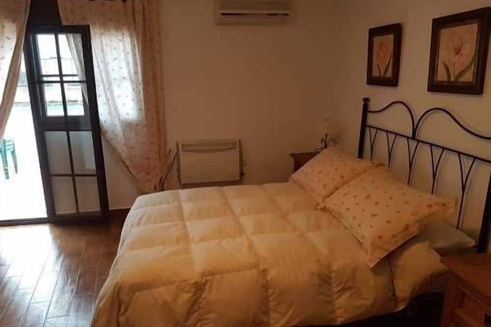 Self catering La Casita de Rosario for 8 people in Cortes de la Frontera, Málaga Province