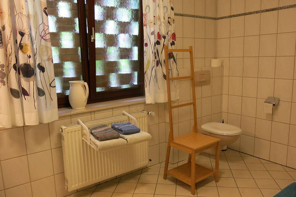 Großzügige Ferienwohnung am Waldrand mit Panoramablick (barrierearm) in Lemgo, Kreis Lippe