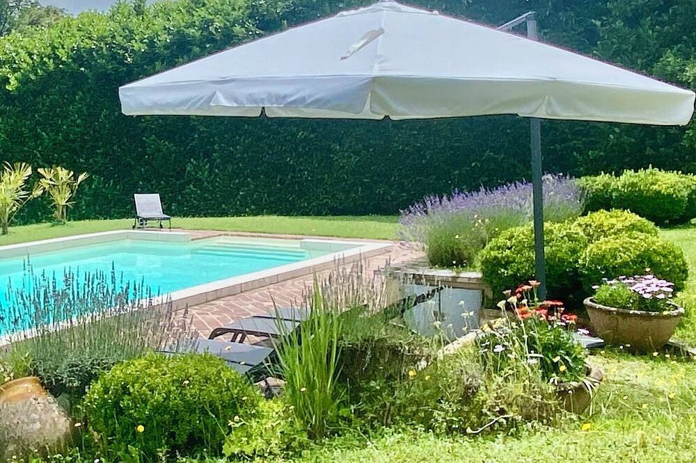 Brantôme en Perigord, casa encantadora para 10 personas piscina parque, wifi. in Champagnac-de-Belair, Périgord Vert