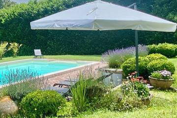 Gîte pour 10 personnes, avec jardin à Champagnac-de-Belair