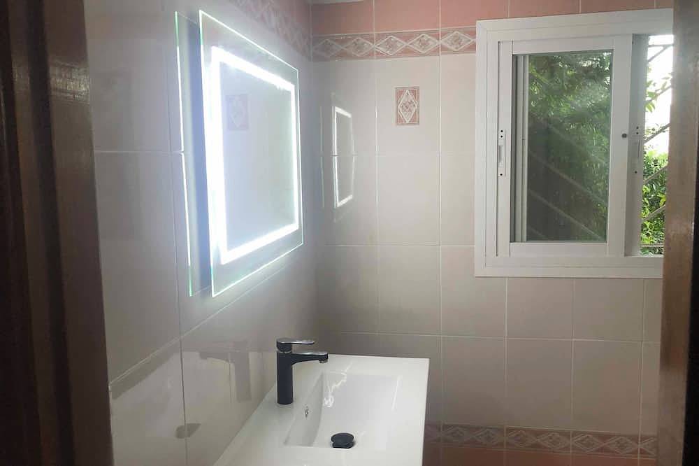 Large self-contained room in a quiet natural setting in a B&B in Estepona, Costa del Sol