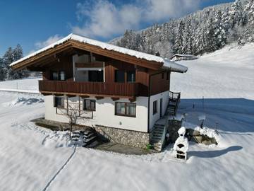 Ferienhaus für 4 Personen, mit Pool und Seeblick sowie Ausblick und Garten, kinderfreundlich in Tirol