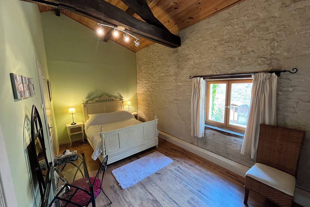 Two gites located side by side in a medieval village with heated pool sleeps in Bazoges-en-Pareds, Fontenay-le-Comte
