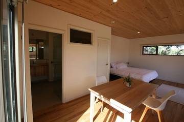 Log Cabin for 2 People in Melbourne, Mornington Peninsula, Photo 2