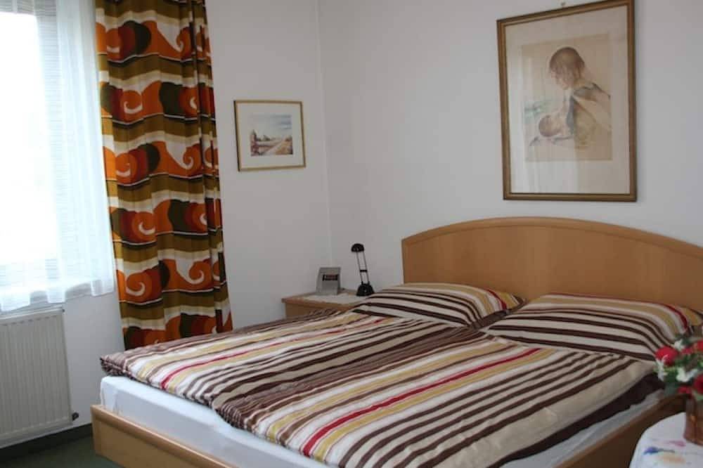 Ganze Wohnung, Grosszügige Komfort-Wohnung,150m2, im Parterre, ruhig, gartenseitig mit Terrasse in Wien, Wienerwald