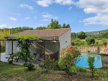 Gîte pour 4 personnes, avec terrasse ainsi que jardin et piscine à Saint-Martin-de-Castillon