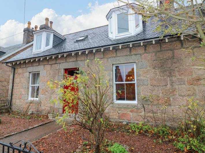 Log cabin for 6 people, with Garden in Ballater