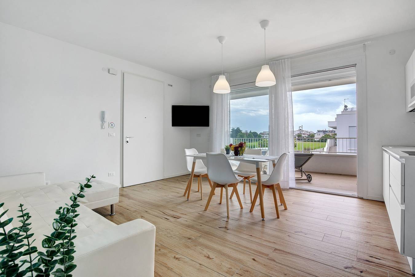 Appartamento intero, Appartamento 'Deluxe 7' con giardino condiviso, Wi-Fi e aria condizionata in Lido di Jesolo, Jesolo