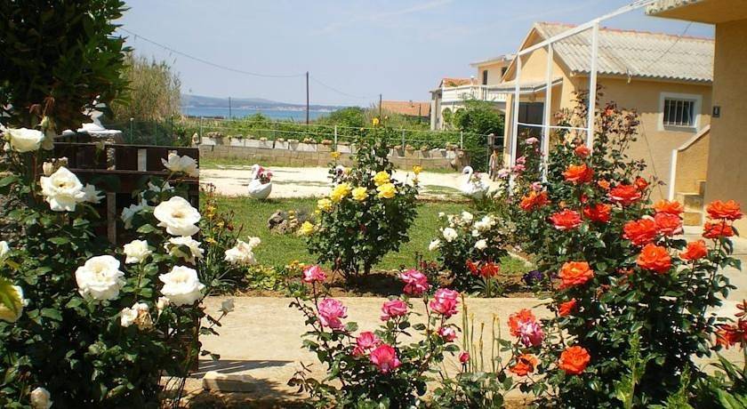 Cijeli apartman, Ferienwohnung in Privlaka mit Meerblick, Balkon, Klimaanlage, W-Lan (667-1) in Privlaka, Zadarska županija