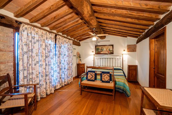 Agriturismo per 3 persone, con balcone e giardino in Roccastrada