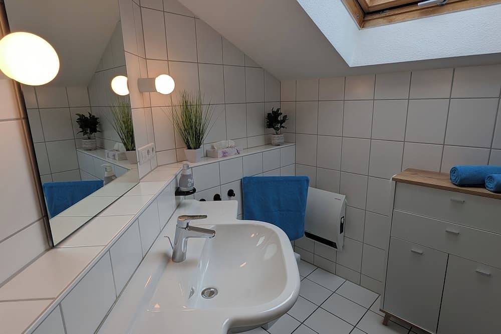Ganze Wohnung, 2 Zimmer Ferienwohnung Tourenblick an den Kaiserbergen\nmotorrad-/ Fahrrad Garage in Waldstetten, Erlebnisregion Ostalb region