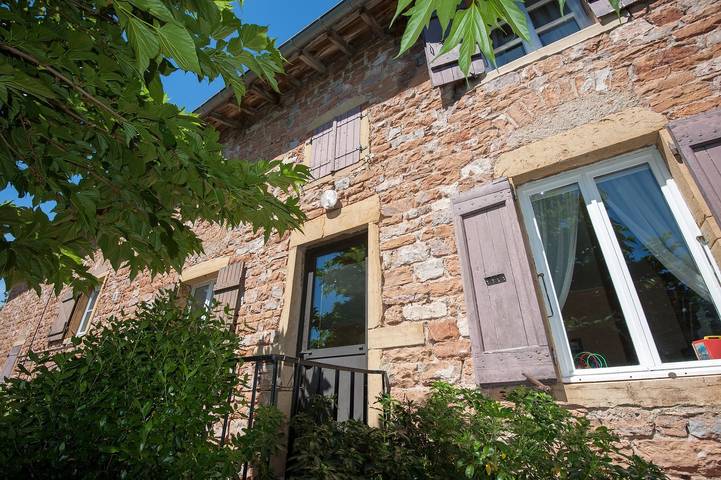 Gîte pour 6 personnes, avec Terrasse et Jardin à Leynes
