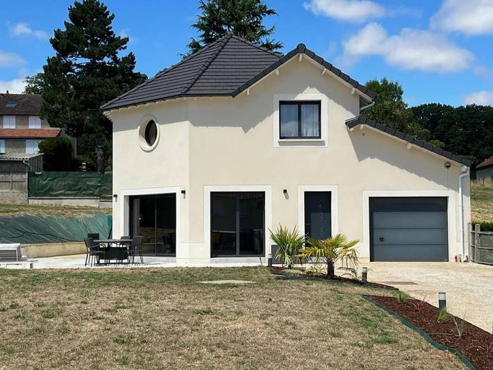 Location de vacances pour 8 personnes, avec Jacuzzi et Terrasse ainsi que Jardin et Vue dans La Queue-lez-Yvelines