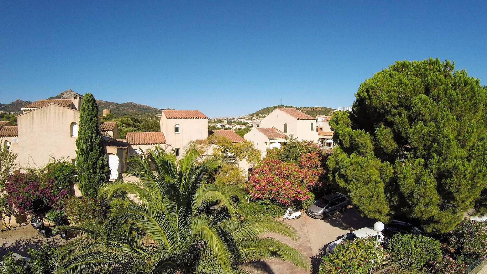 Apartamento vacacional entero, Holiday flat 'Bung 3' with balcony in L'Île-Rousse, Region de Calvi