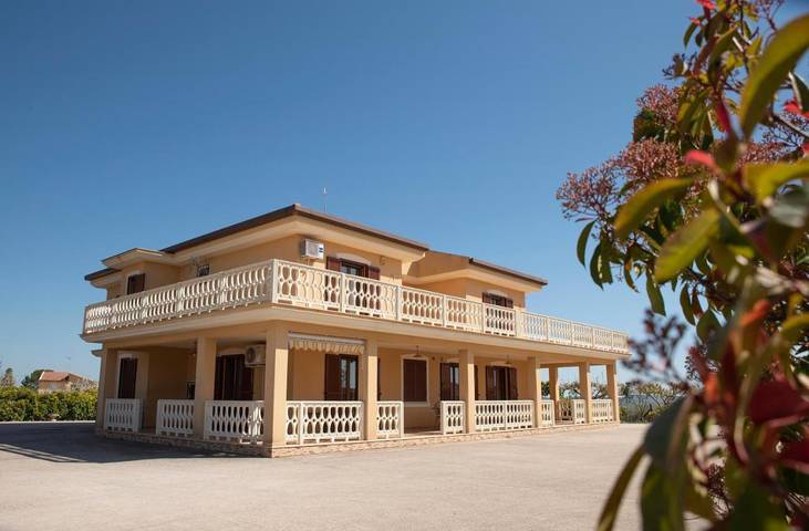 Chambre d’hôte pour 2 personnes, avec Terrasse ainsi que Jardin et Vue à Racalmuto