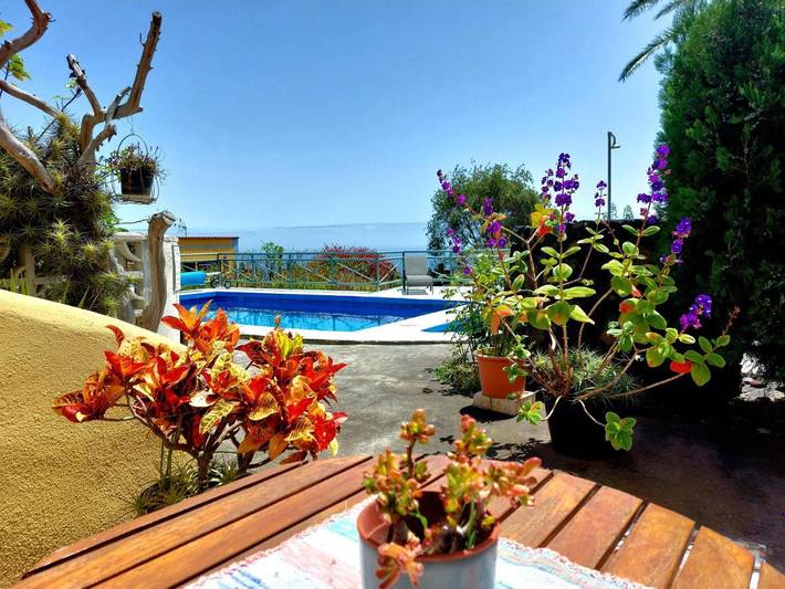 Casa rural para 3 personas, con vistas además de piscina y jardín - 1