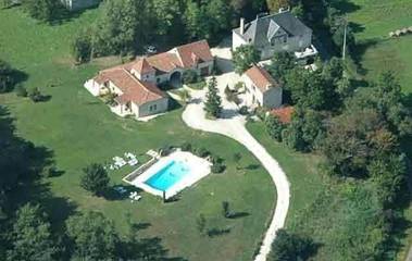 Gîte pour 4 personnes, avec vue ainsi que jardin et piscine à Dégagnac