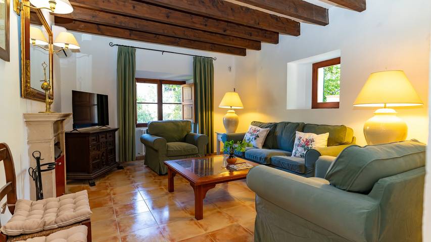 Finca for 11 people, with garden in Valldemossa