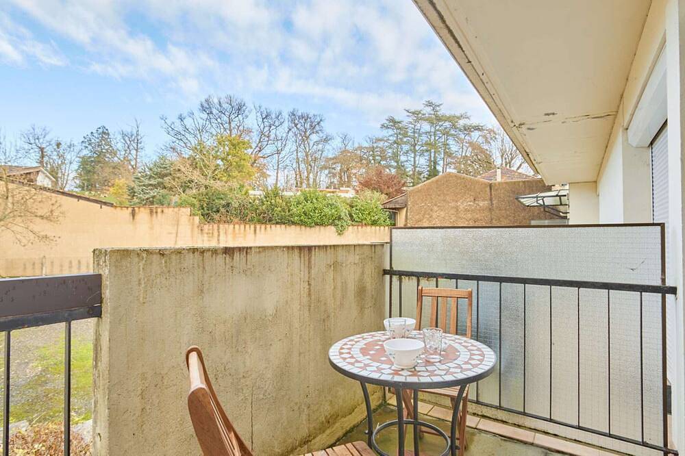 Apartamento entero, Estudio céntrico con balcón, cerca de Termas in Cazaubon, Gers