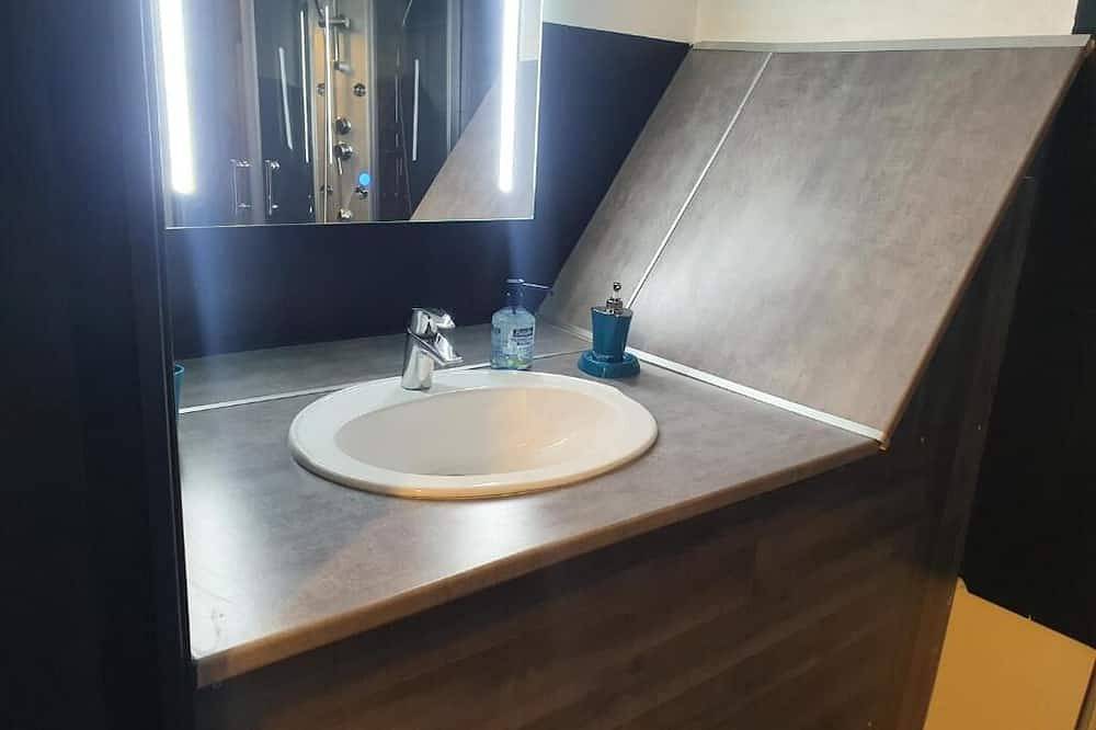 Entire apartment, Firas Appartement in Valenciennes, Valenciennes region