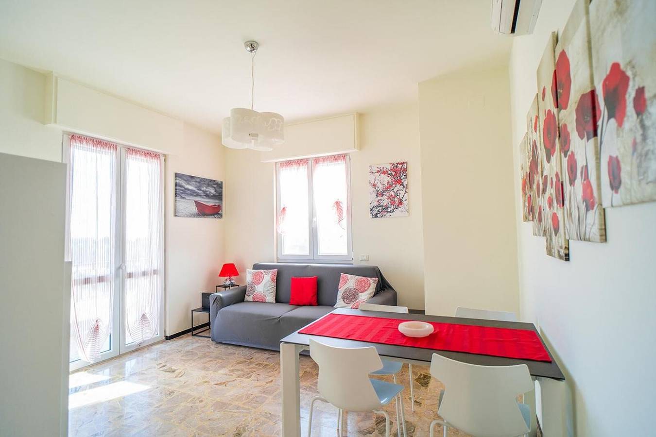 Entire apartment, Apartment 'Alloggio Gallinara' with Sea View, Wi-Fi and Air Conditioning in Albenga, Riviera di Ponente