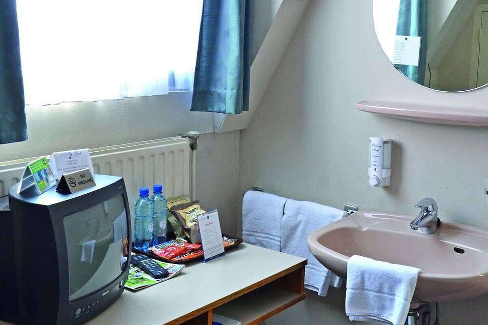 Easy Access to Everything! Free Breakfast and Parking! Near Brielse Meer! in Brielle, Niederländische Nordsee