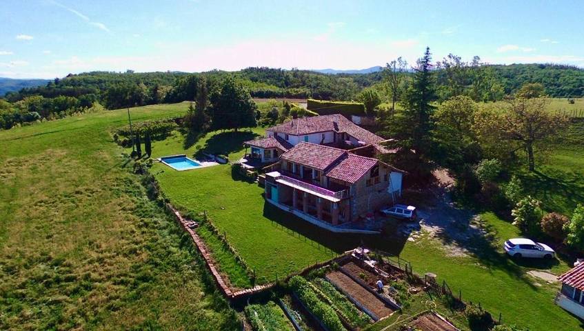 Maison d’hôte pour 3 personnes, avec Terrasse et Jardin ainsi que Piscine et Sauna
