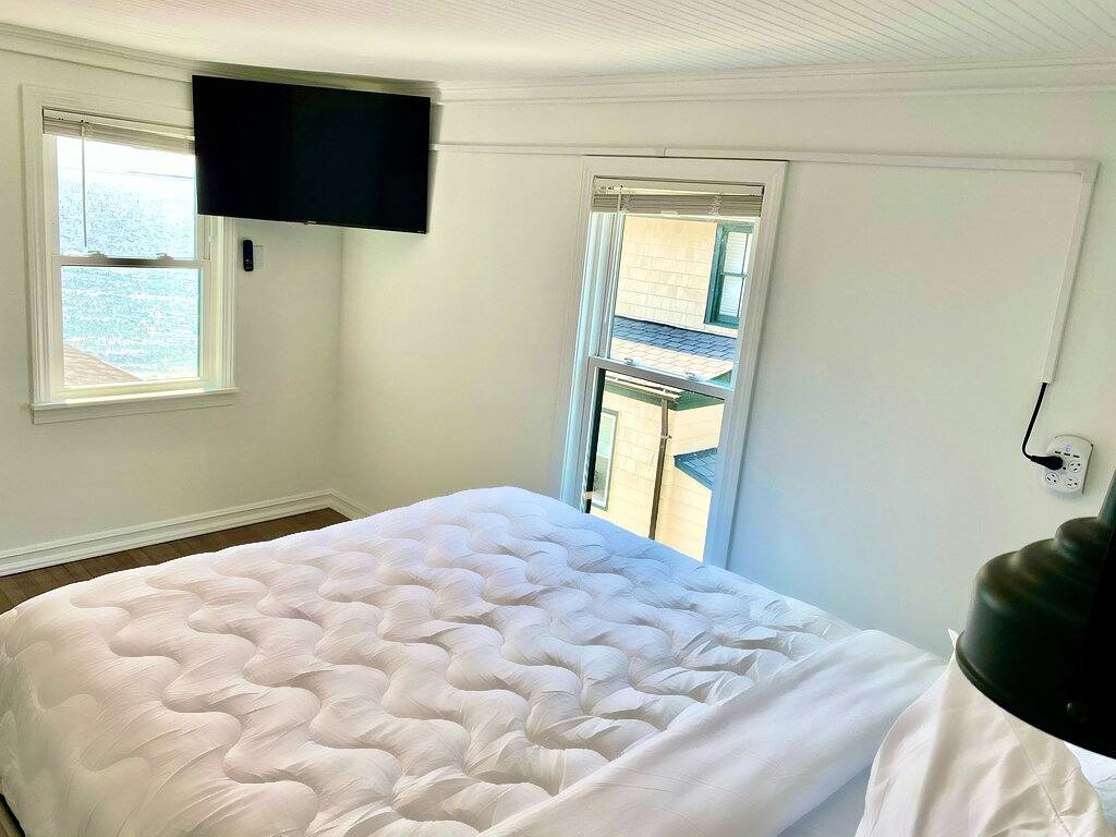 Private Beach: A Slice Of Heaven @ Niantic W/ 6 Queens 1 Full Bed in Connecticut