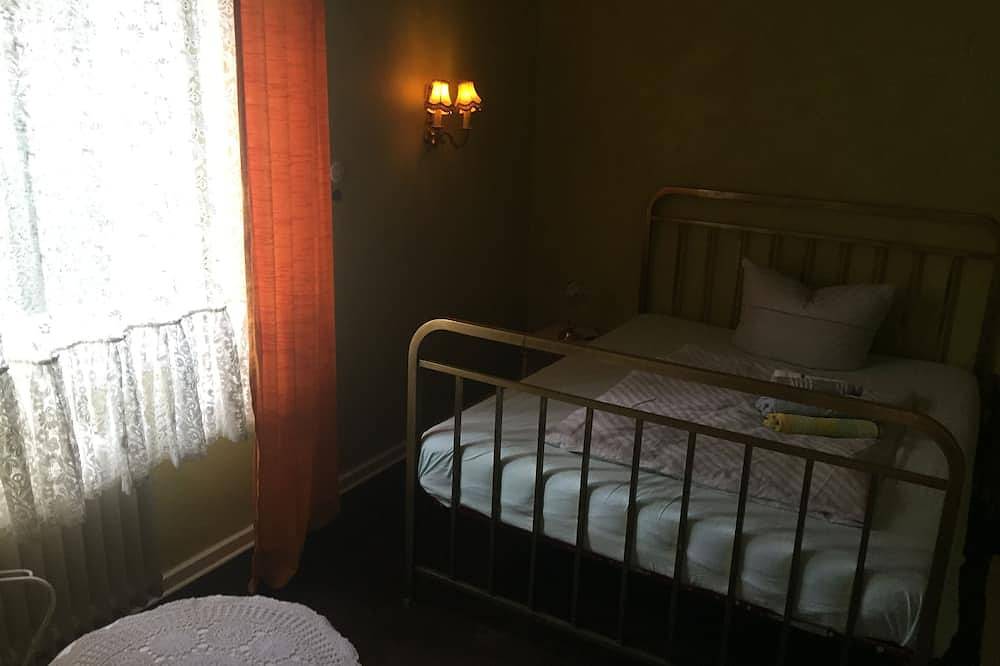 Ah, Villa West in grüner Berliner  Innenstadt,  wartet zeitweise auf liebe Gäste in Westend Berlin, Berlin
