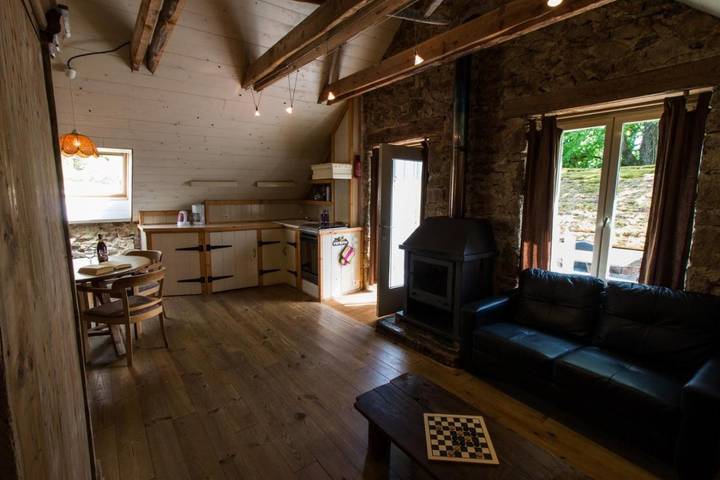 Location de vacances pour 4 personnes, avec vue ainsi que piscine et jardin, animaux acceptés à Hautefage - 3