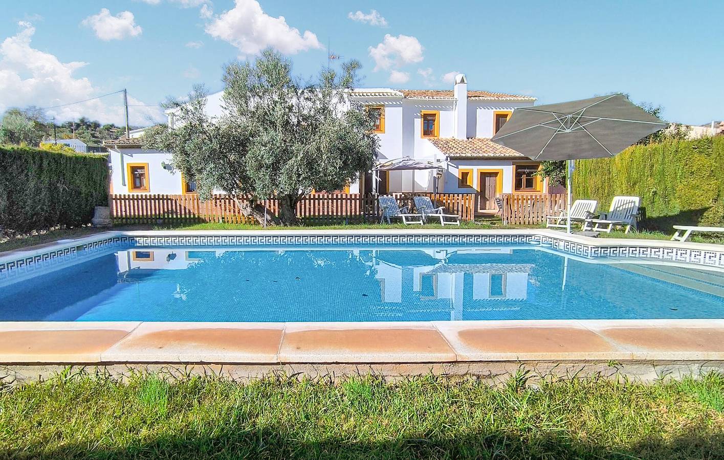 Accogliente appartamento con piscina, camino e WiFi vicino a Venta las Navas in Venta las Navas, Almedinilla