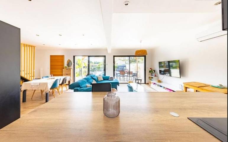 Location de vacances pour 8 personnes, avec piscine et terrasse à Aigues-Vives - 4