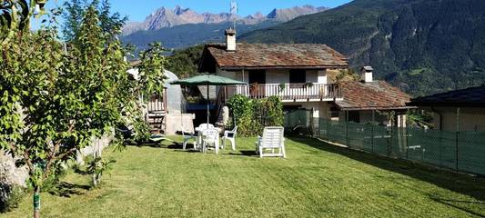 Cottage pour 2 personnes, avec jardin et terrasse, animaux acceptés à Comune di Saint-Pierre