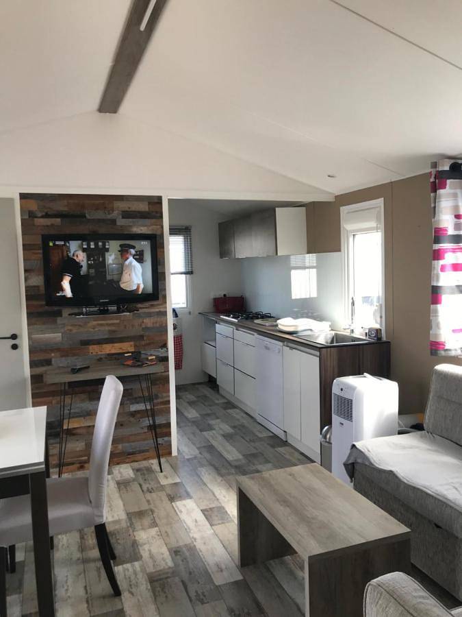 Camping pour 4 personnes, avec Terrasse ainsi que Jardin et Piscine
