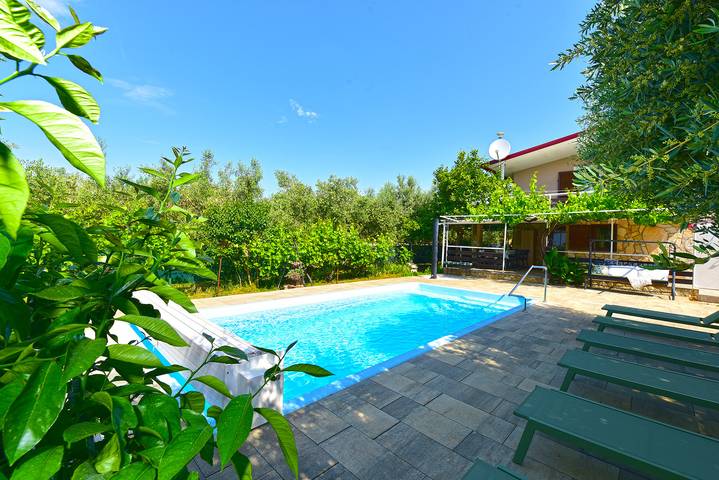 Ferienhaus für 8 Personen, mit Balkon und Pool in Fazana - 2