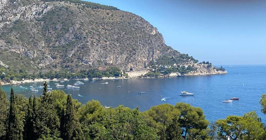 Location de vacances pour 8 personnes, avec Terrasse ainsi que Jardin et Piscine à Èze - 2