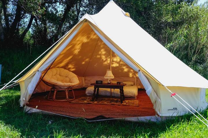 Tente pour 2 personnes, avec Terrasse et Jacuzzi ainsi que Jardin et Piscine