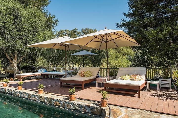 Vacation rental for 10 people, with balcony and hot tub as well as yard in Napa Valley