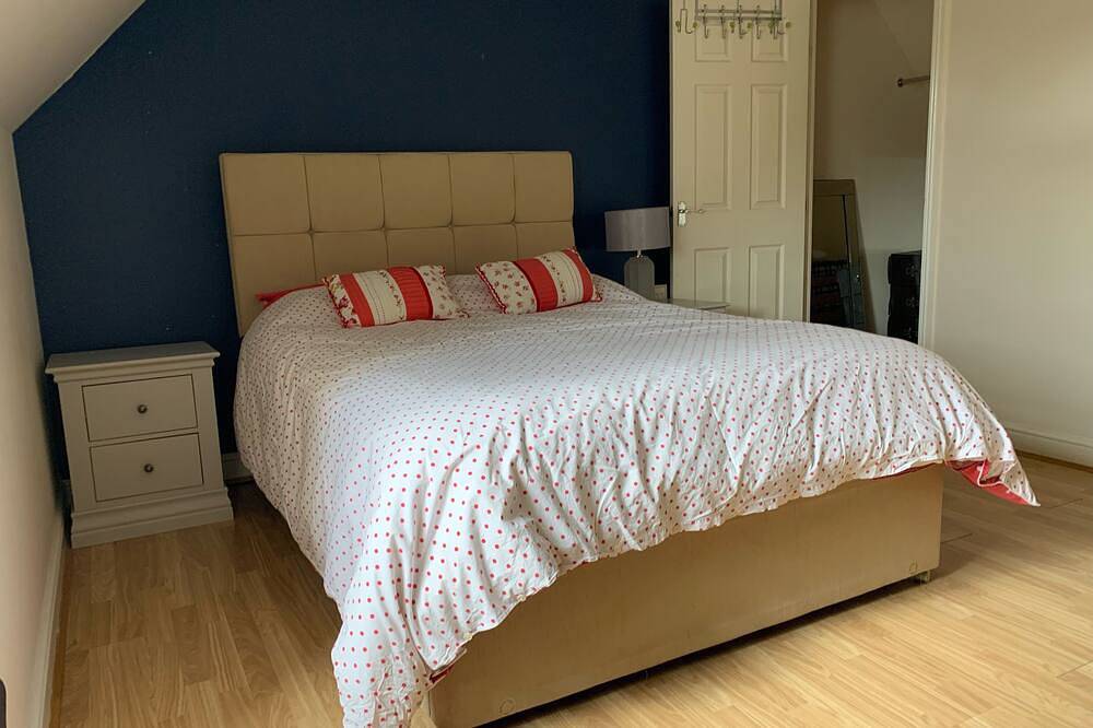 3 x Floor Fun House with Games Room (Sleeps 6) in Great Chart with Singleton, Ashford region