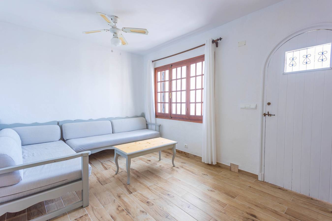 Entire apartment, Apartment 'Son Bou Gardens Deluxe 2' with Shared Pool, Wi-Fi and Air Conditioning in San Jaime Mediterráneo, Alaior Municipality