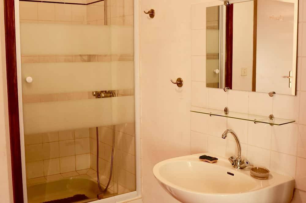 Comfortable house with breathtaking views over the valley. in Asperjoc, Parc naturel régional des Monts d'Ardèche