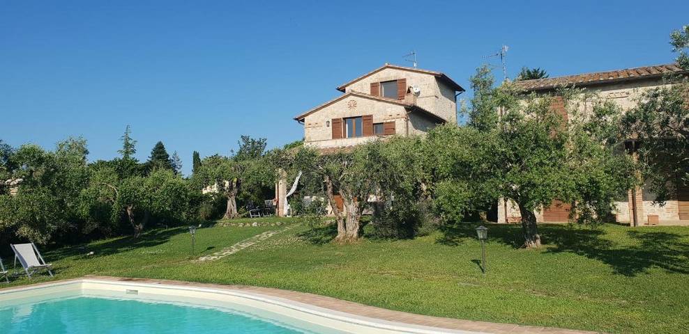 Ferienhaus für 6 Personen, mit Terrasse und Garten sowie Pool und Ausblick