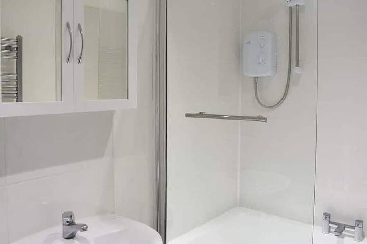 Ganze Wohnung, Claife View - Parking, Balcony, 1 min walk to central Bowness in Bowness-on-Windermere, Lake District