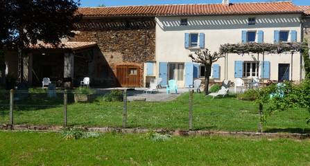 Gîte pour 10 personnes, avec piscine ainsi que terrasse et jardin à Paulinet