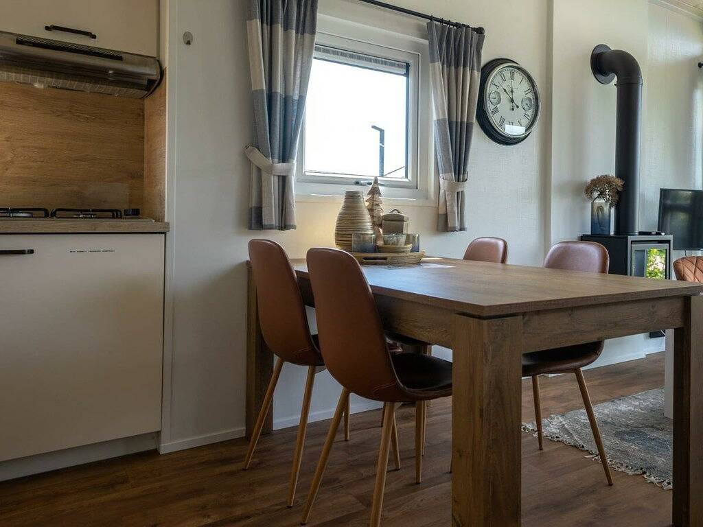 Vakantiehuis in Bovenkarspel met terras in Bovenkarspel, Markermeer
