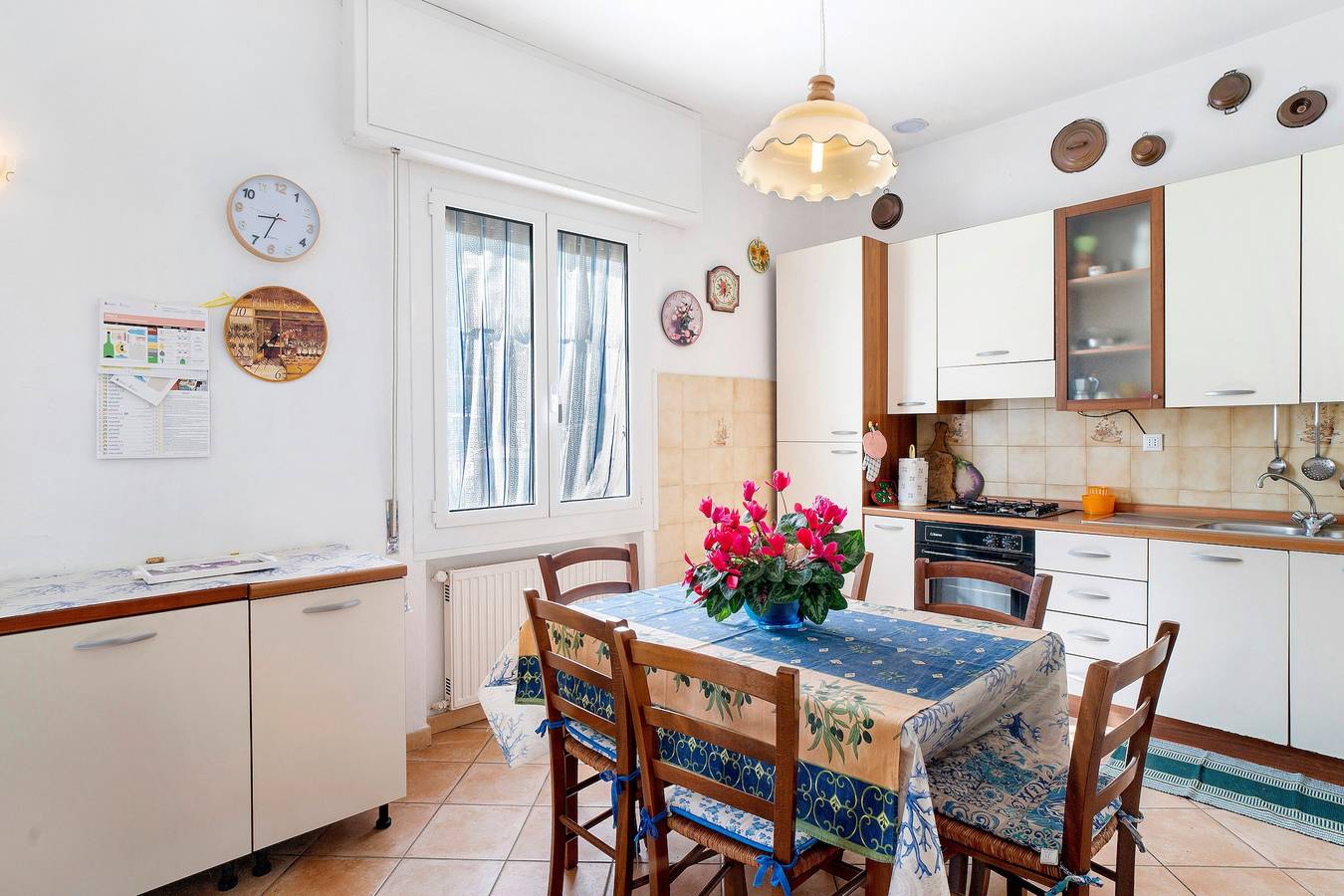 Ganze Wohnung, Ferienwohnung 'Casa Giordano' mit Bergblick, privater Terrasse und Gemeinschaftsgarten in Dolcedo, Dolcedo Gemeinde